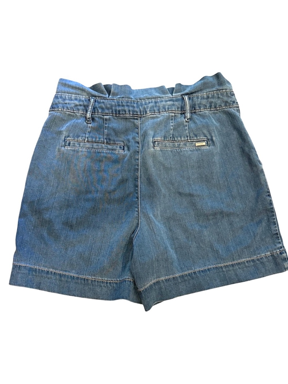 WHBM Women's Size 6 High-Rise Pleated Medium Wash Denim Shorts 5 Inseam - Picture 2 of 6